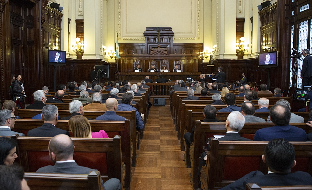 Se realizó una audiencia pública ante la Corte Suprema en una causa en la que se debate la autonomía de los municipios para establecer tasas